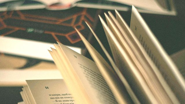 Foto de un libro abierto