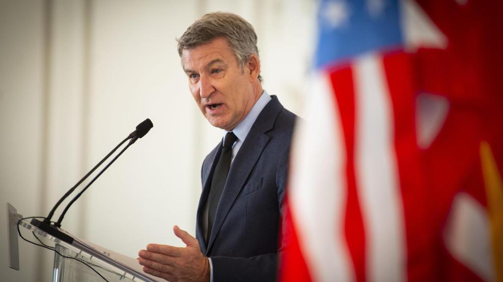 El presidente del PP, Alberto Núñez Feijóo, en un desayuno informativo de la Cámara de Comercio de EE.UU en España.