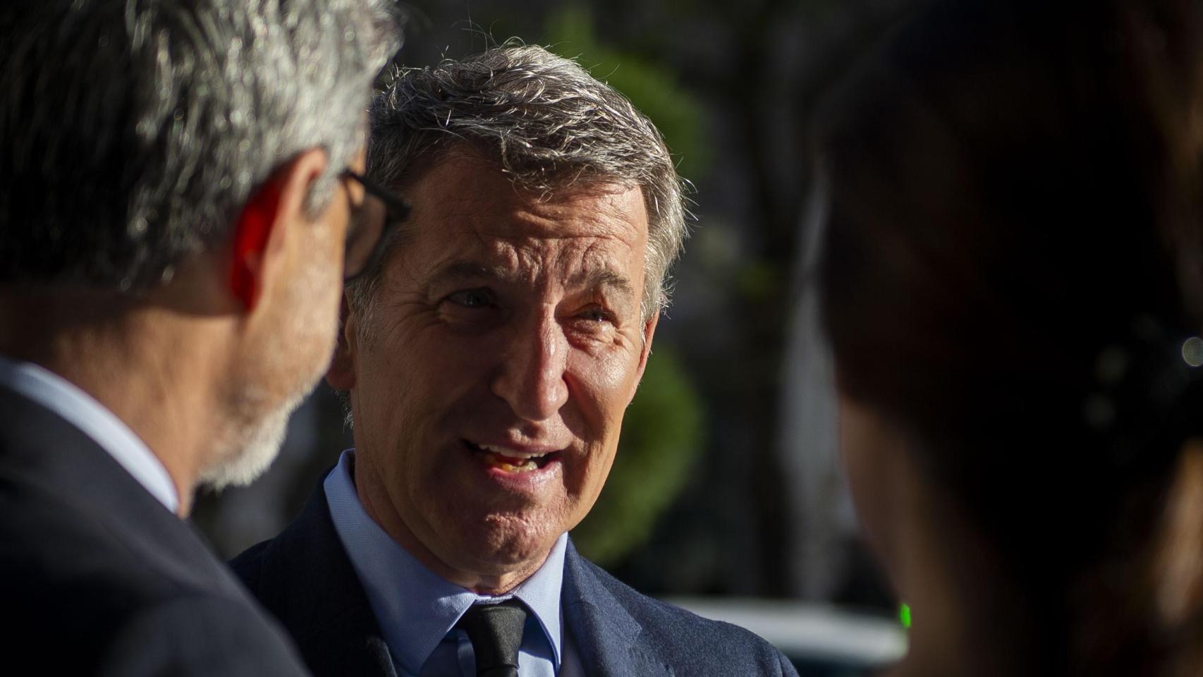 Alberto Núñez Feijóo, presidente del PP, a la salida de un desayuno informativo, en Madrid.