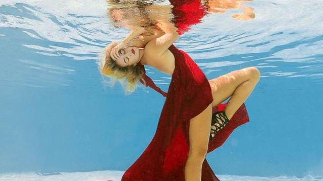 Kristina Makushenko, en una de sus coreografías bajo el agua.