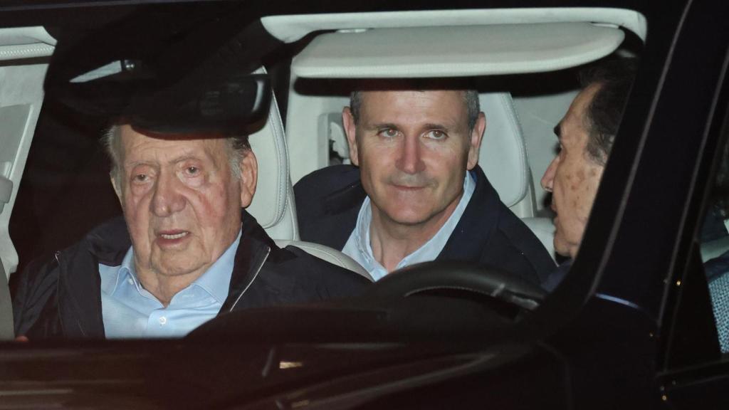 El rey Juan Carlos, en su visita al restaurante D'Berto en Sanxenxo con motivo de su visita a las regatas.