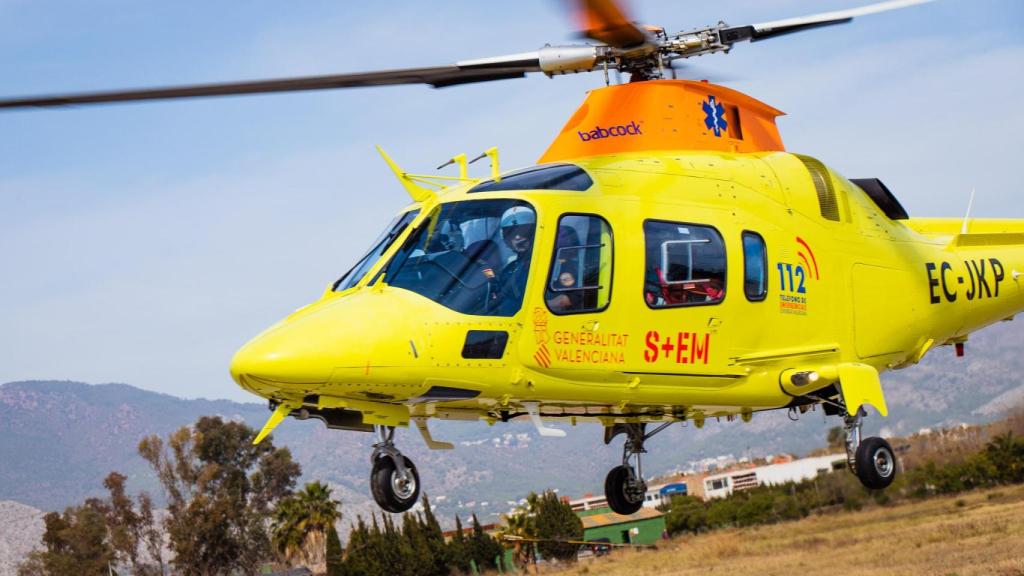Uno de los helicópteros del servicio de emergencias de la Generalitat, en una operación anterior.
