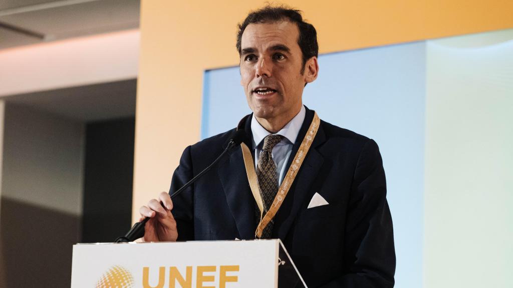 El presidente de UNEF, Rafael Benjumea, interviene durante la III Cumbre de Autoconsumo y Comunidades Energéticas, en el Hotel Marriot Auditorium de Madrid.
