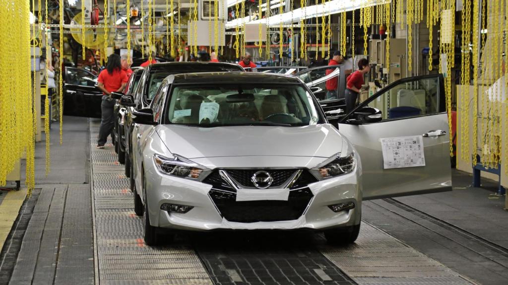 Línea de producción de Nissan en una fábrica en Estados Unidos