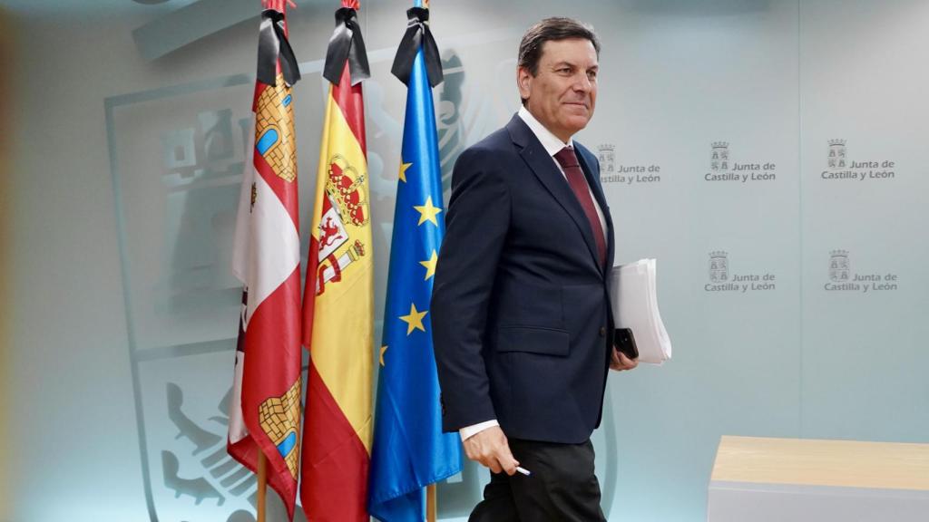 El consejero de Economía y Hacienda y portavoz, Carlos Fernández Carriedo, comparece en rueda de prensa posterior al Consejo de Gobierno.