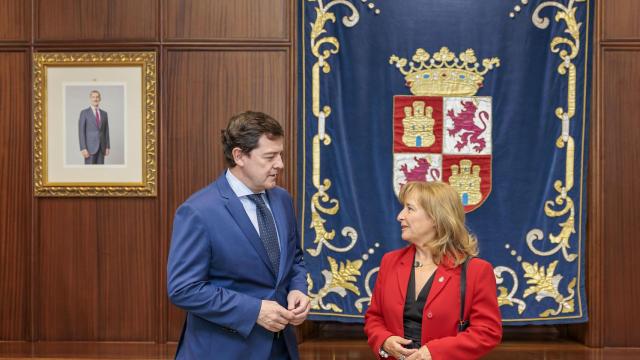El presidente del Ejecutivo autonómico, Alfonso Fernández Mañueco, se ha reunido hoy en la sede de la Presidencia con la nueva presidenta del Tribunal Superior de Justicia de Castilla y León (TSJCyL), Ana del Ser.