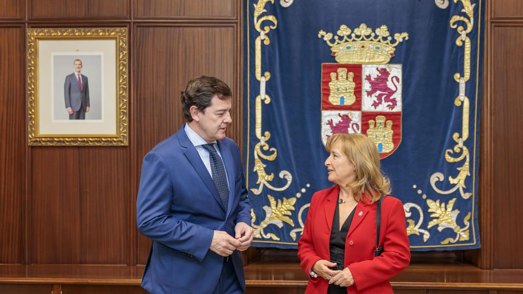 El presidente del Ejecutivo autonómico, Alfonso Fernández Mañueco, se ha reunido hoy en la sede de la Presidencia con la nueva presidenta del Tribunal Superior de Justicia de Castilla y León (TSJCyL), Ana del Ser.
