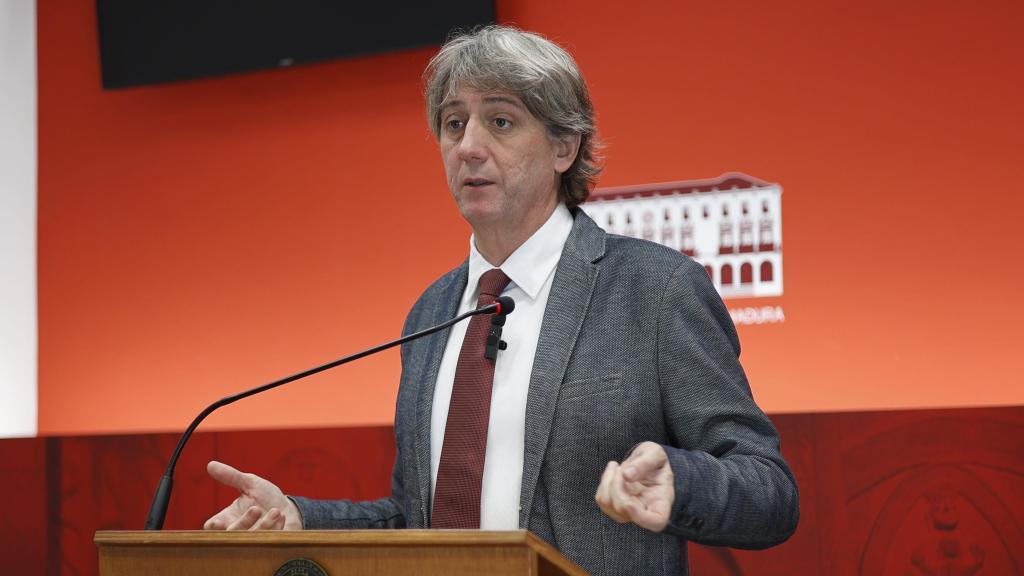 El secretario general del PSOECyL y alcalde de Soria, Carlos Martínez, durante la rueda de prensa de este jueves en la capital soriana