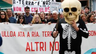 Manifestantes en Palas de Rei (Lugo) en una movilización contra el proyecto de Altri.