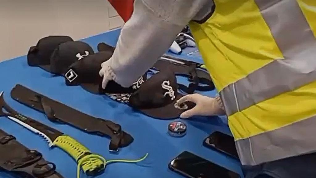 Material intervenido por la Policía Nacional en una operación contra bandas latinas en Valladolid