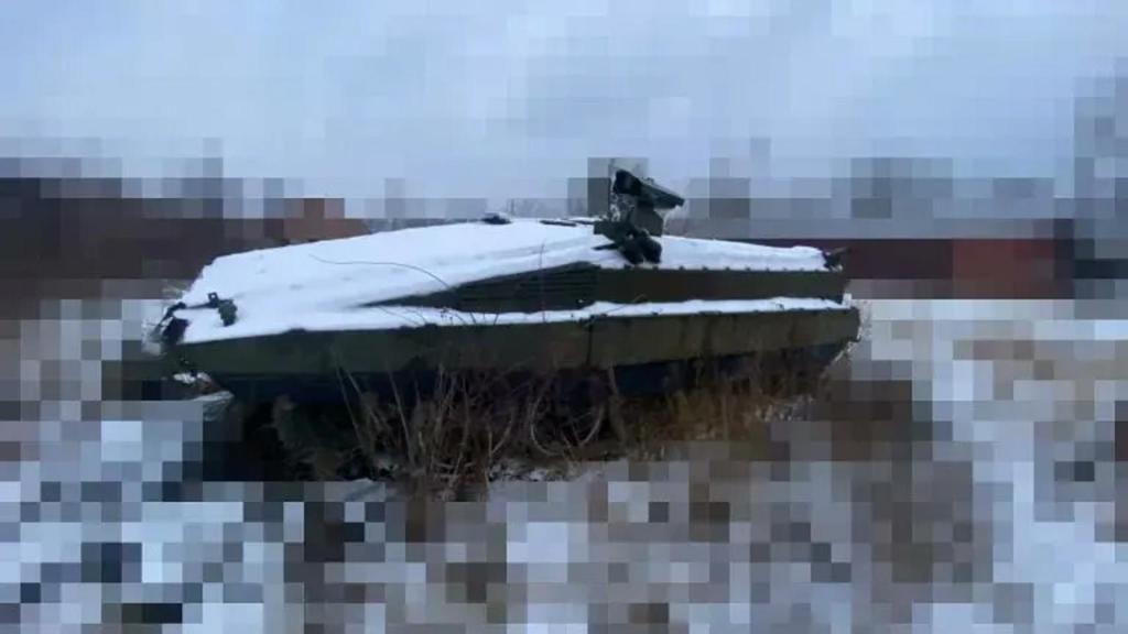 BMP-55 tirado en el campo de batalla.