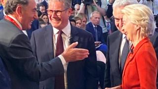 Ignacio Sánchez Galán, presidente ejecutivo del Grupo Iberdrola, junto con Ursula von der Leyen, presidenta de la Comisión Europea , Fatih Birol, director ejecutivo de Agencia Internacional de la Energía  (AIE) y el primer ministro de Reino Unido, Keir Starmer, en Cumbre de la AIE sobre el Futuro de la Seguridad Energética, en Londres.