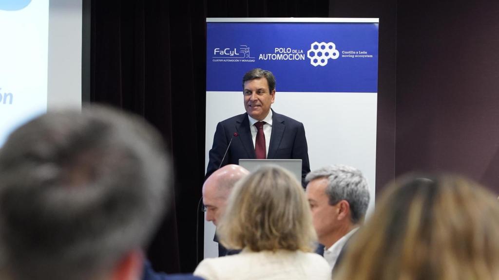 El consejero de Economía y Hacienda y portavoz, Carlos Fernández Carriedo, interviene en la jornada ''Retos de futuro de la automoción y la movilidad de Castilla y León'', organizado por el Clúster Automoción y Movilidad de Castilla y León, FaCyL.