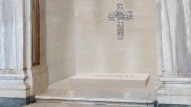 Primera imagen de la tumba del Papa Francisco en la basílica romana de Santa María La Mayor.