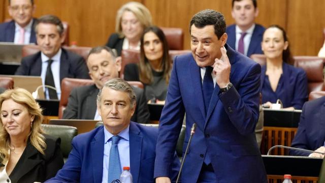 El presidente de la Junta, Juanma Moreno, en el Parlamento andaluz.