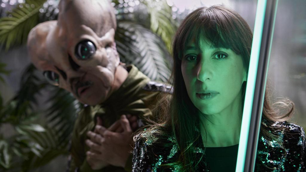 Maricel Álvarez y Carlos Beluga durante un ensayo de 'Vendrán los alienígenas y tendrán tus ojos'. Foto: Jesús Ugalde