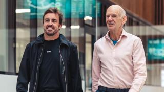 Fernando Alonso y Adrian Newey en la fábrica de Aston Martin en Silverstone.