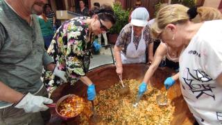 Fiesta de la Sopa Mondeña.