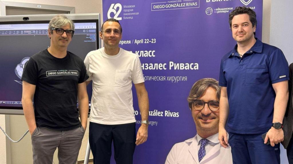 El gallego Diego González Rivas lleva la cirugía torácica robótica uniportal a Rusia
