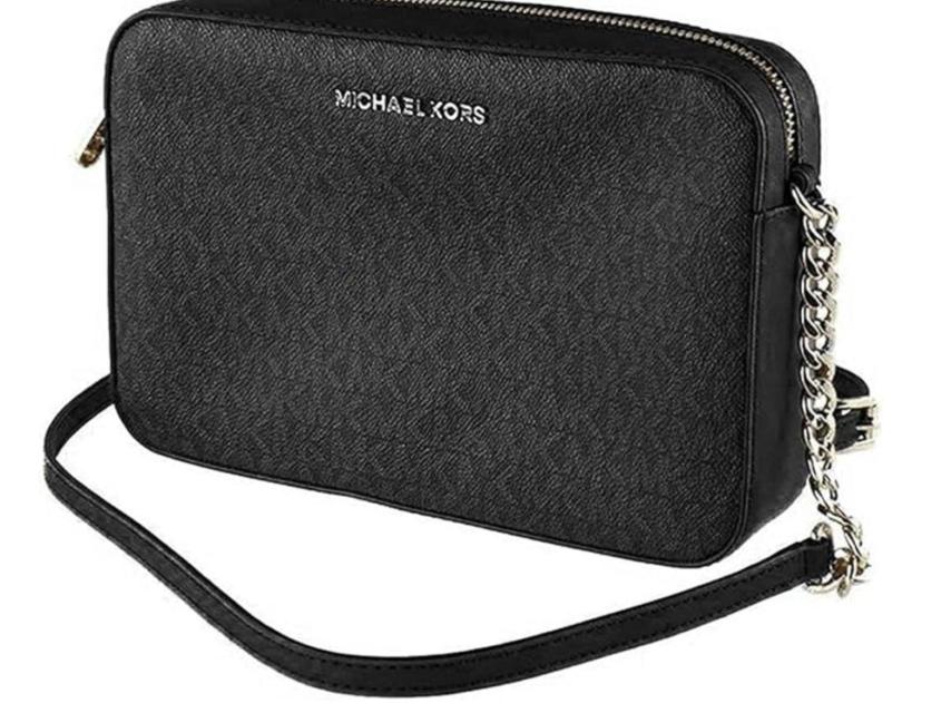 Este bolso cuenta con un precio original de más de 300 dólares.