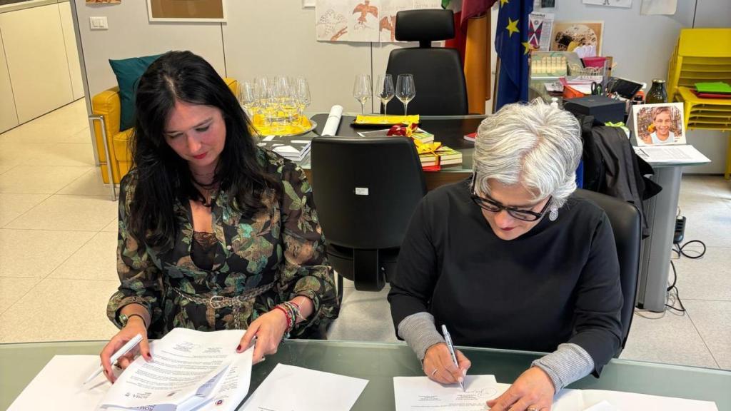 La alcaldesa de Huesca, Lorena Orduna, y la presidenta de Roma II, Francesca del Bello