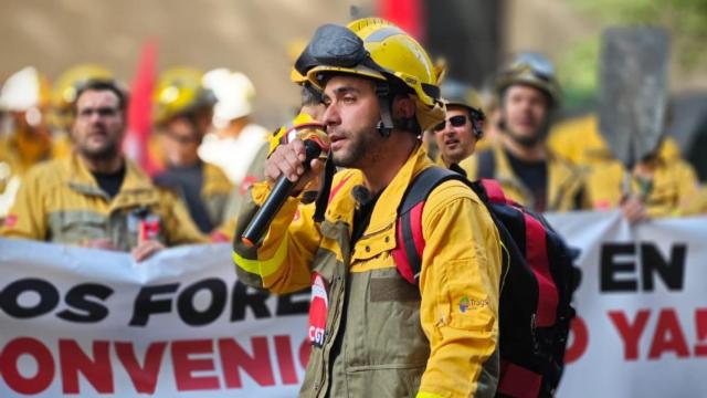 Manifestación del 9 de abril de bomberos forestales de la Comunidad de Madrid frente a la sede de Tragsa.