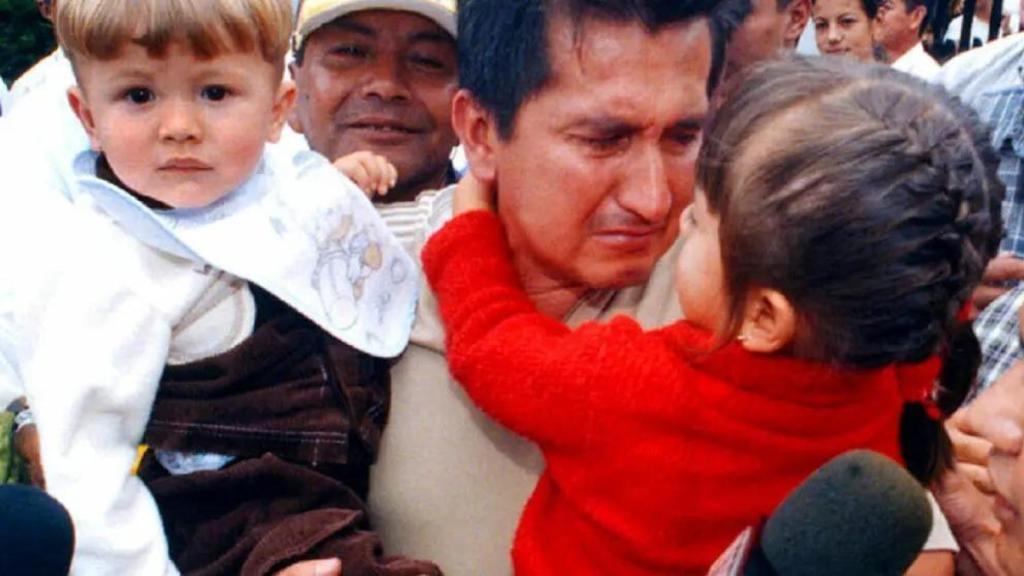 Lucho Herrera cuando fue liberado después de ser secuestrado por las FARC en el 2000