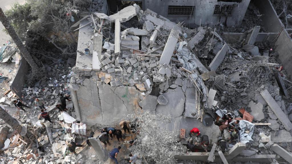 Un edificio en Deir al Balah destruido por un bombardeo israelí.