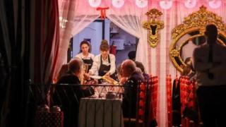 Noche del 'Pescaíto' en la Feria de Abril.