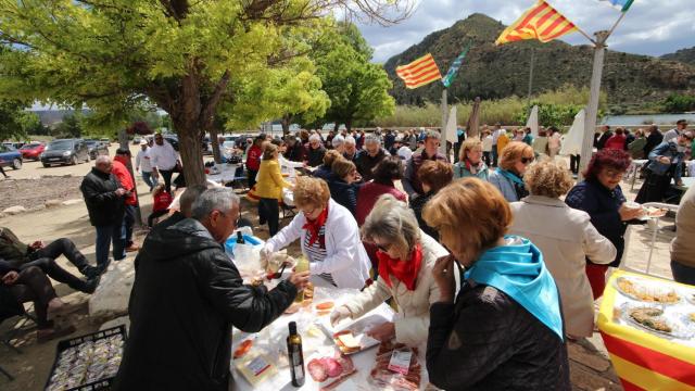 Este pequeño pueblo de Zaragoza tiene el plan perfecto de fin de semana: Jazz, tren turístico y vermú gratis