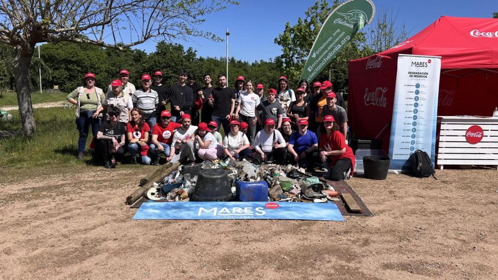 Caldas de Reis (Pontevedra) se une para recoger los residuos del Embalse de A Baxe