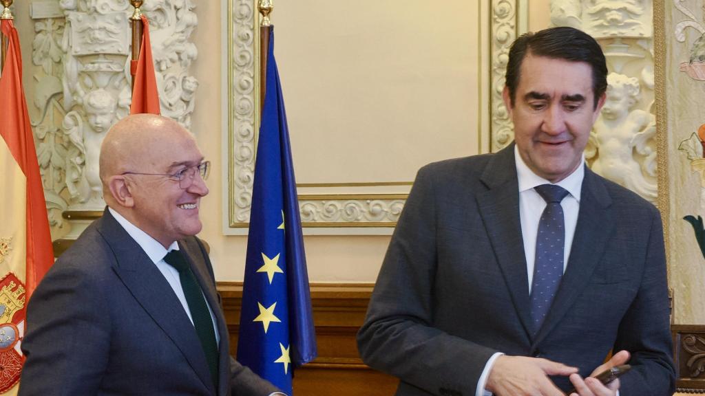 Jesús Julio Carnero y Juan Carlos Suárez-Quiñones en un acto en el Ayuntamiento de Valladolid
