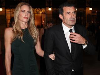 La cita 'incómoda' de Luis Figo, su mujer, Helen Svedin, y su hija, Daniela en un restaurante de madrid