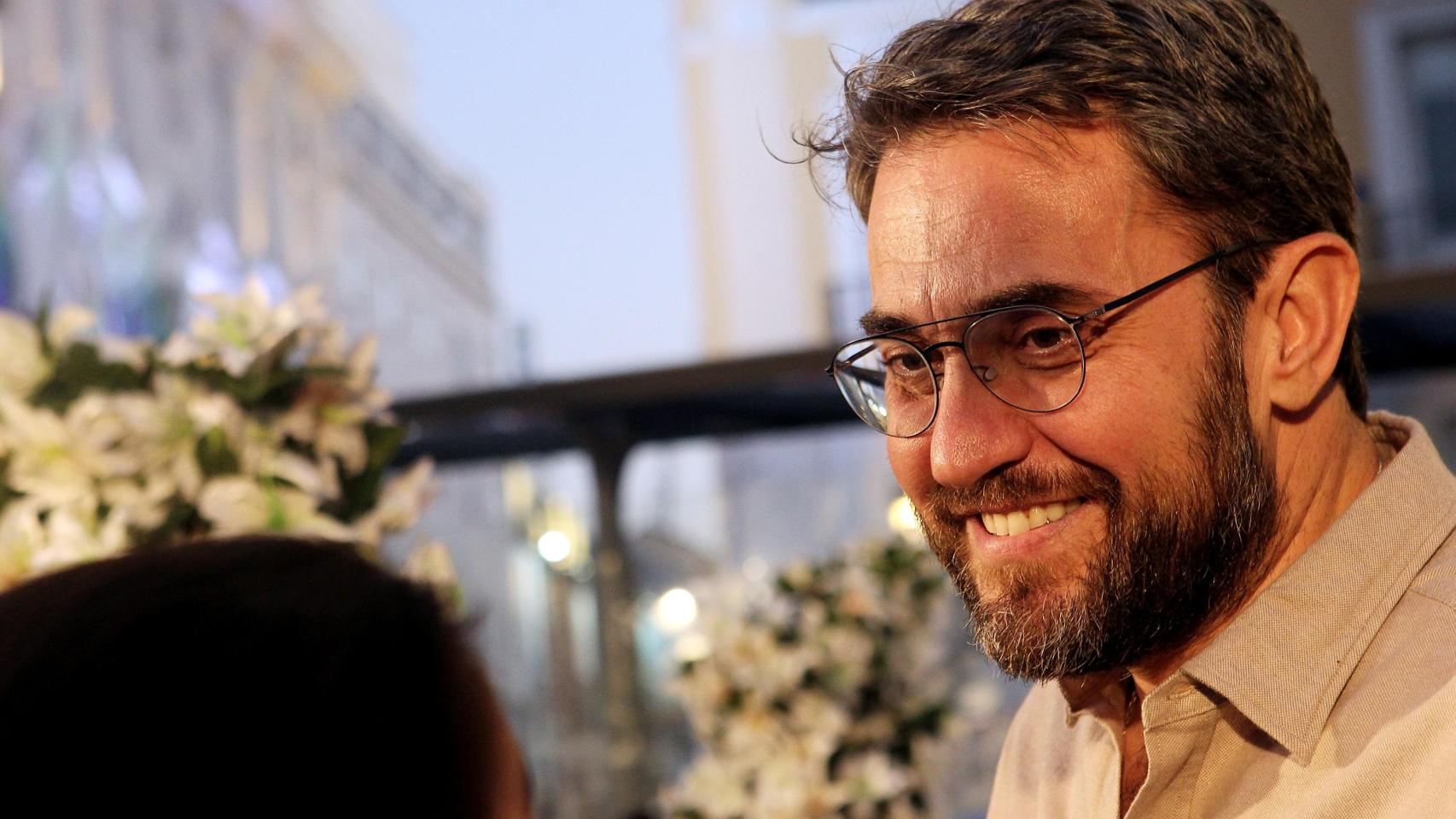 Hablamos con Máximo Huerta en su gran etapa vital y laboral: A los 54 años quiero que el amor sea como en las novelas