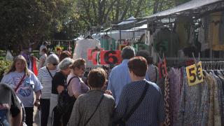 Imagen del Mercadillo de Coia, que se organiza cada miércoles en el Parque de A Bouza