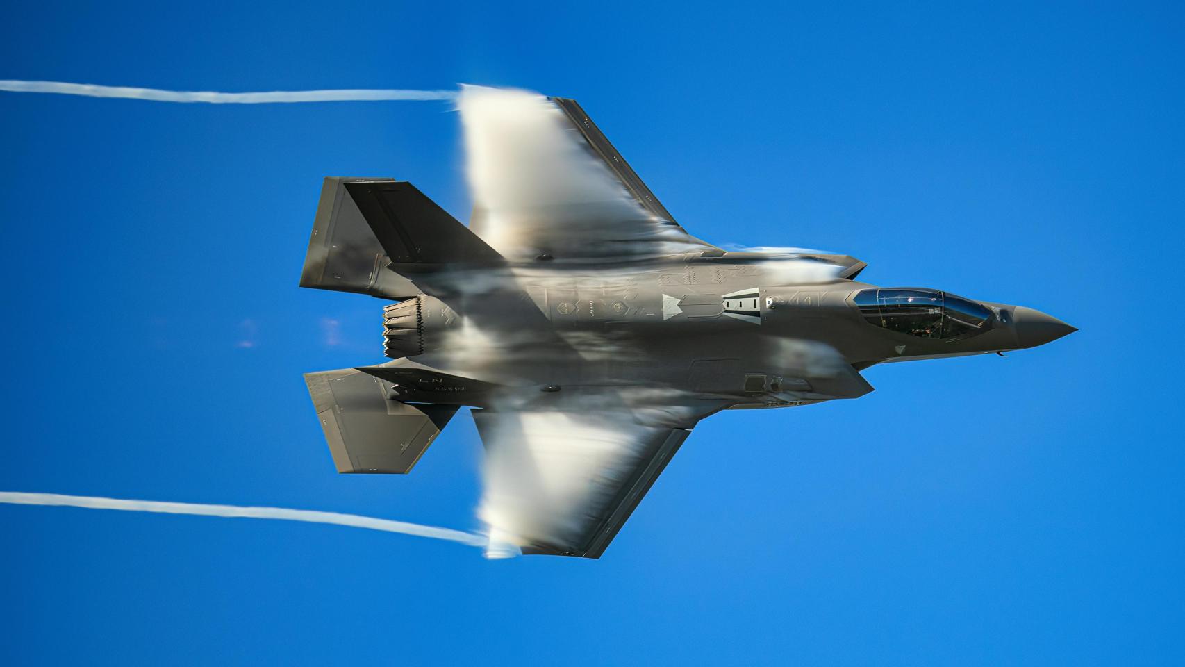 Un caza europeo en pleno vuelo.