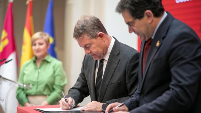 Page y Valverde han firmado el convenio de colaboración.