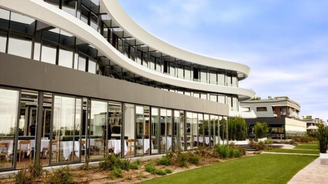 Terraza exterior de Lobito de Mar en el centro comercial LaFinca Grand Café.