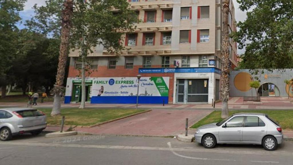 El Supermercado Family Express de la avenida Juan de Borbón donde se personó la patrulla de la Policía Local de Murcia.