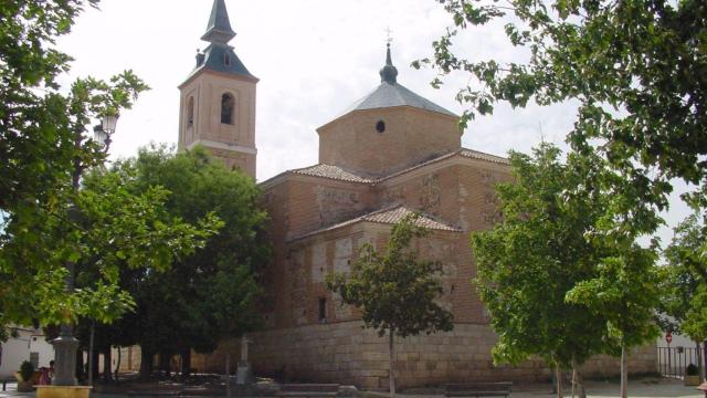 Vista de la plaza principal del municipio de Daganzo de Arriba.