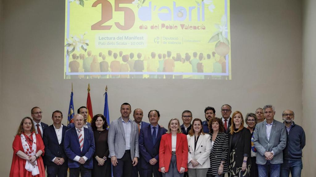 La Diputación de Valencia conmemora el 25 d'Abril. EFE/Biel Aliño