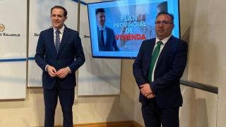 El presidente de la Diputación de Valladolid, Conrado Íscar,  y el diputado Alfonso Romo presentan el Plan de Vivienda