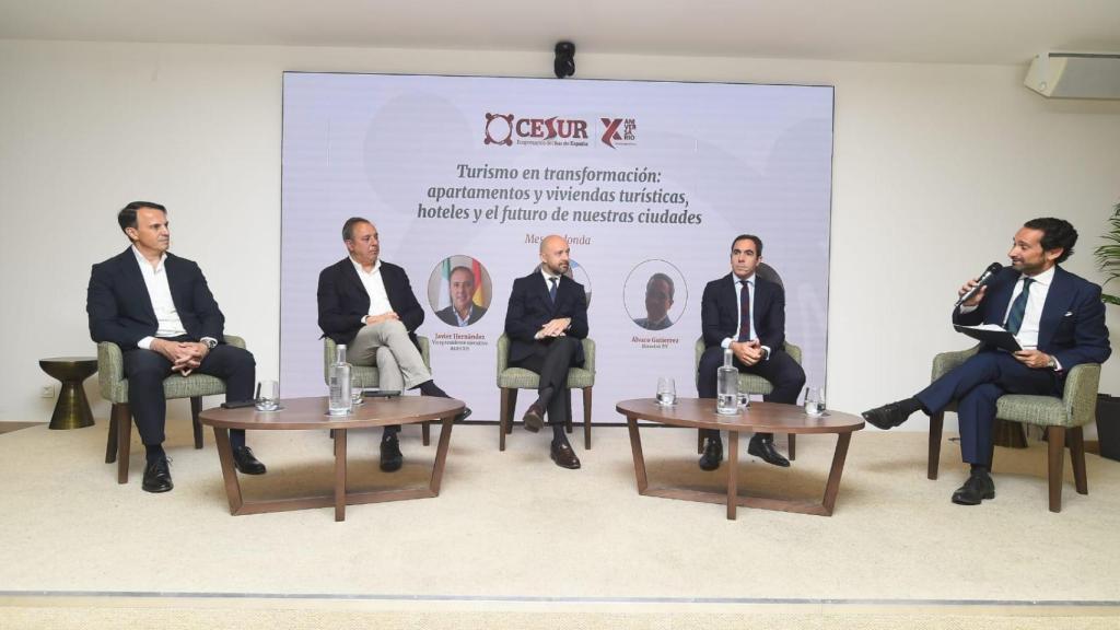 Los participantes en la mesa redonda.