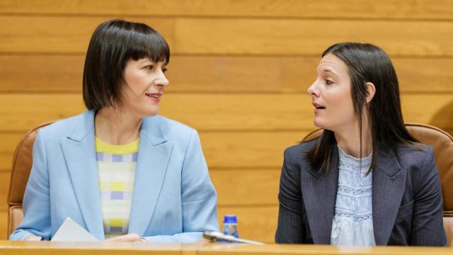 La portavoz nacional del BNG, Ana Pontón (i), y la diputada del BNG, Olalla Rodil (d), durante el debate sobre el Estado de la Autonomía, a 23 de abril de 2025