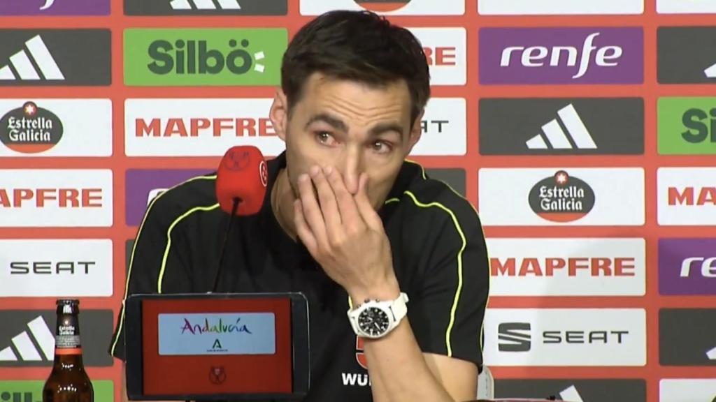 De Burgos Bengoetxea, árbitro de la final de Copa, rompe a llorar en sala de prensa
