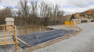 El puente del municipio soriano de San Esteban de Gormaz tras el derrumbe