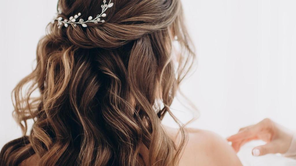 Cabello suelto con ondas