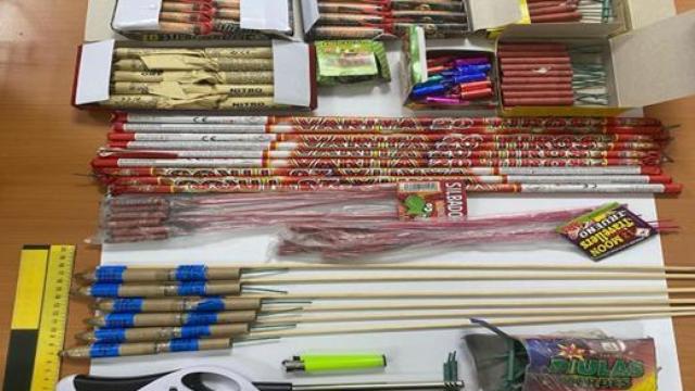 Imagen del material pirotécnico intervenido a los ocupantes de un vehículo en Soria