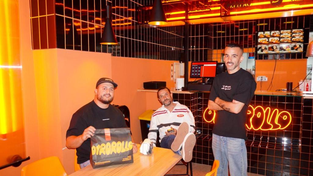 De izquierda a derecha, Josué, Guillermo y Aday, socios de 'Otrorollo'.