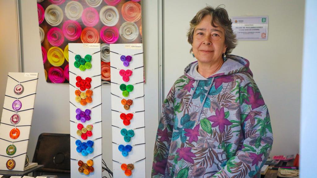 Nuria Gallego, creadora en la Feria de Artesanía de Salamanca en la Plaza de los Bandos